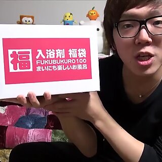 japanese gay boy hikakin bathing powder
