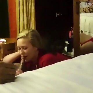 Муж дели своју секси жену са ббц-ом на одмору