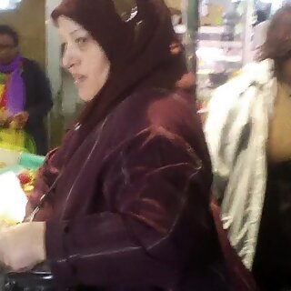 Büyük Olgun Kadın Hijab